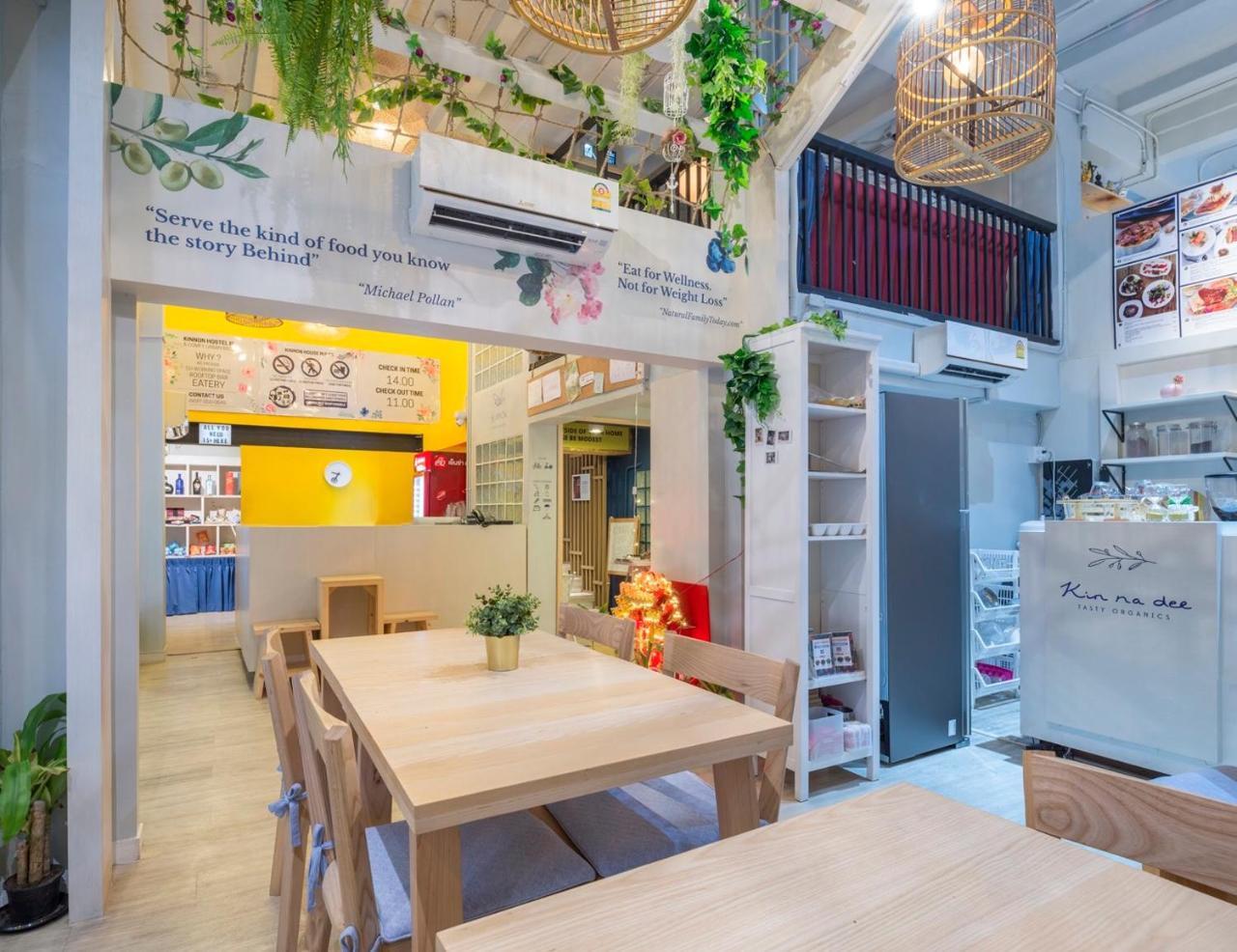 Kinnon Deluxe Hostel Coworking Cafe Бангкок Екстер'єр фото