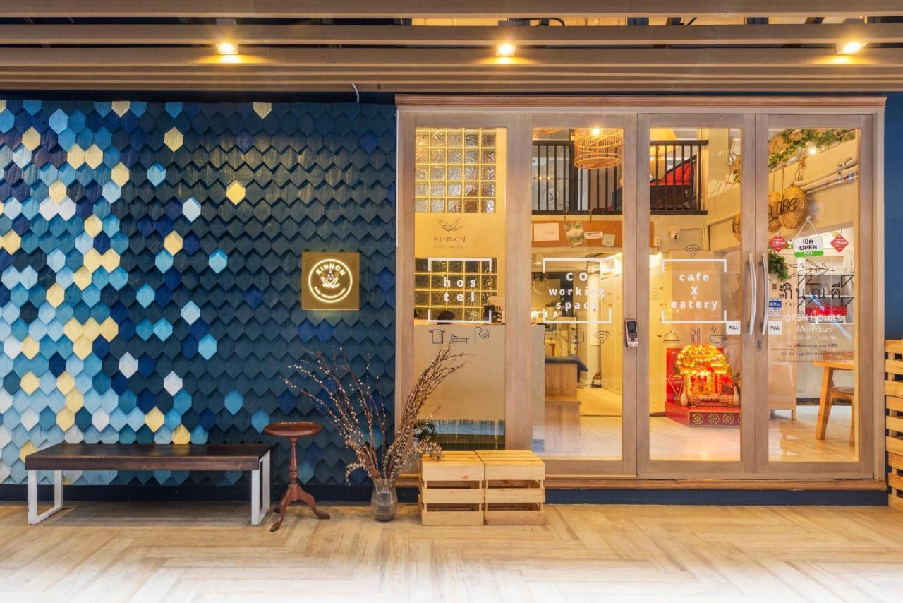 Kinnon Deluxe Hostel Coworking Cafe Бангкок Екстер'єр фото